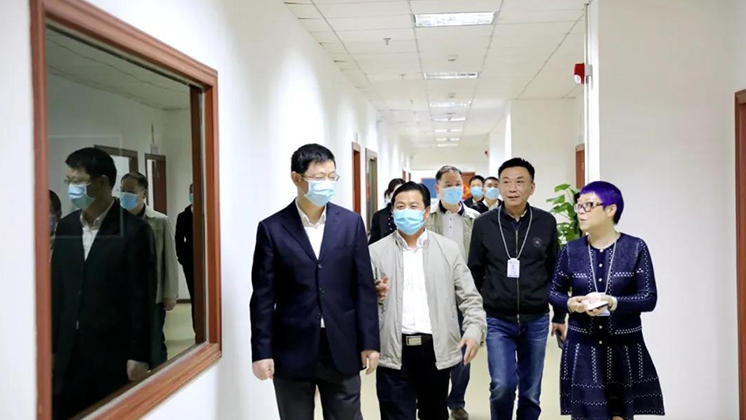 省政府口岸辦副主任、省商務(wù)廳口岸處處長(zhǎng)羅專一行蒞臨炬神電子開展聯(lián)點(diǎn)服務(wù)工作