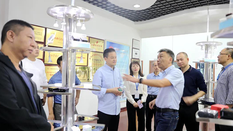 市政協(xié)副主席、九三學(xué)社郴州市委主委潘執(zhí)坤一行調(diào)研炬神電子