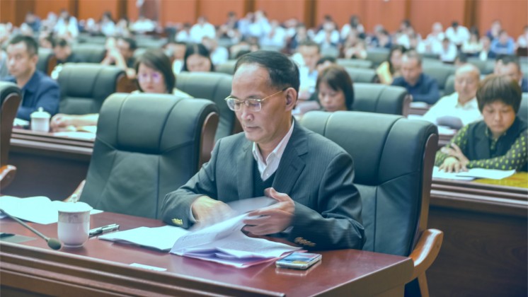 湖南炬神電子榮獲“新郴州貢獻獎”，董事長楊譓鵬作代表發(fā)言